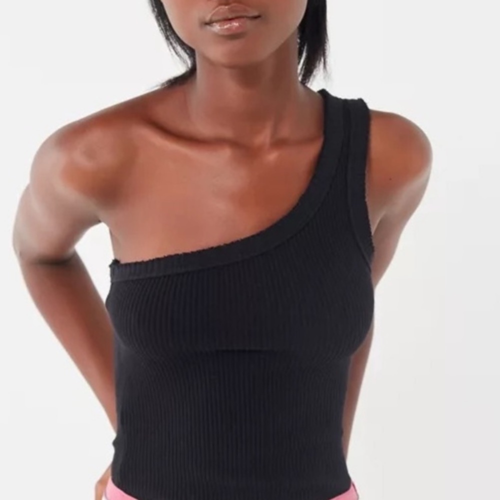 UO Women’s One Shoulder Ribbed Crop Top in Black Size M